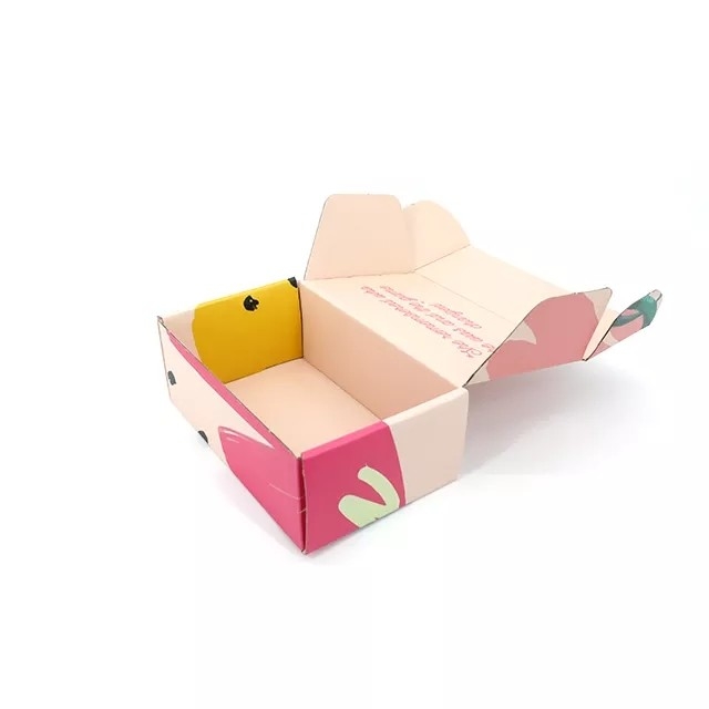 La caja de empaquetado de papel impresa de cartón corrugado Kraft personalizó las cajas del franqueo