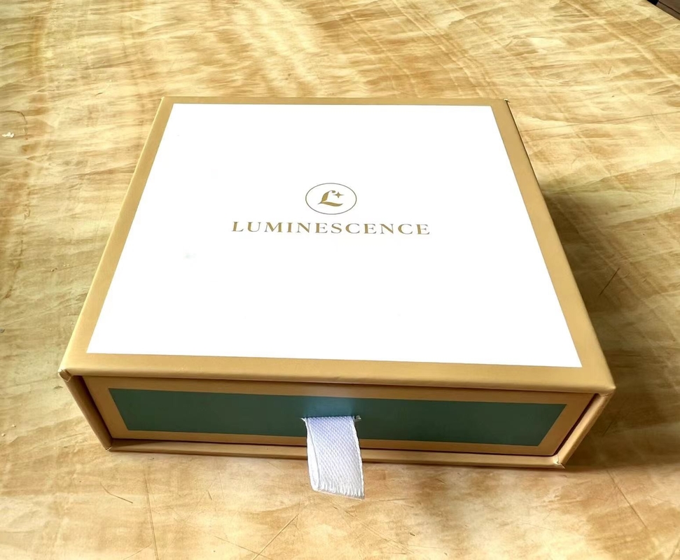 Cajas impresas a todo color de la cubierta dura para los artes y el logotipo modificado para requisitos particulares artes