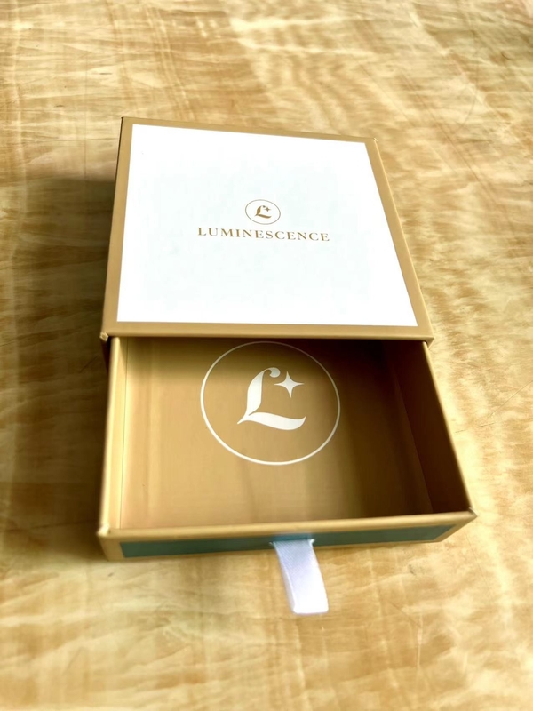 Cajas impresas a todo color de cartón corrugado PMS que graban en relieve las cajas de los anuncios publicitarios del envío